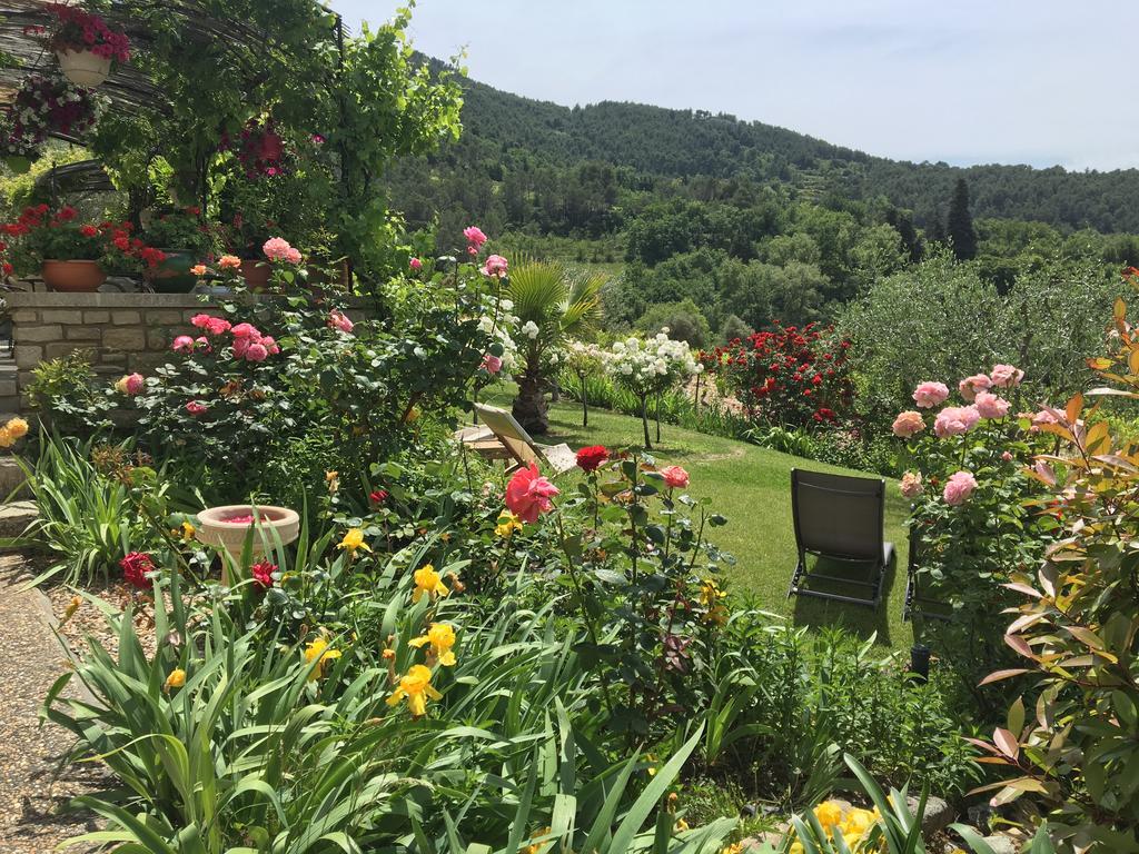 Le Grand Jardin Acomodação com café da manhã Lafare Exterior foto