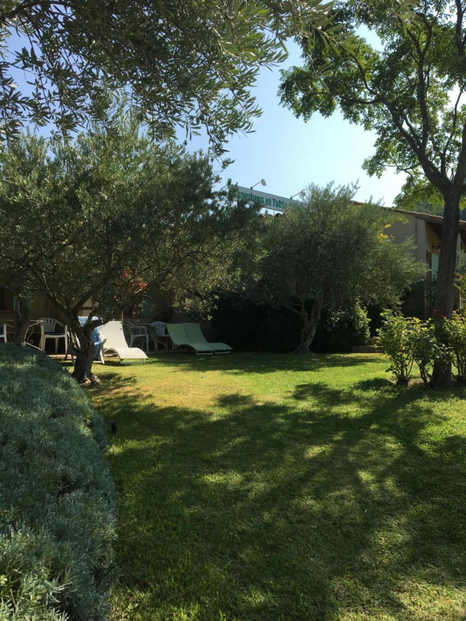 Le Grand Jardin Acomodação com café da manhã Lafare Exterior foto