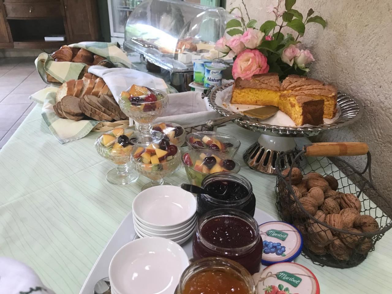 Le Grand Jardin Acomodação com café da manhã Lafare Exterior foto